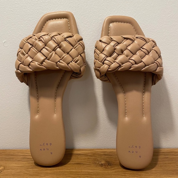 a new day Slip on Sandal Beige Tan Square Toe Size 9 Women’s – BRAND NEW - Picture 1 of 10
